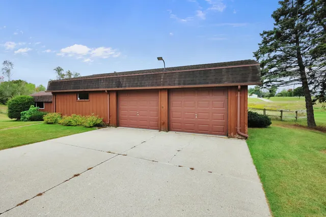 $390,000 | 2315 Berringer Road, Kossuth, WI 54220