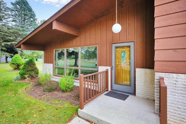 $390,000 | 2315 Berringer Road, Kossuth, WI 54220