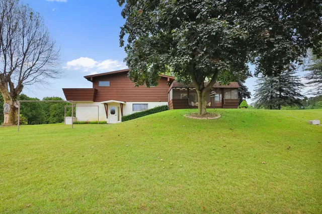 $390,000 | 2315 Berringer Road, Kossuth, WI 54220