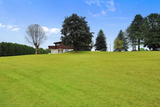 $390,000 | 2315 Berringer Road, Kossuth, WI 54220