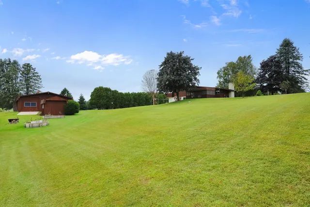 $390,000 | 2315 Berringer Road, Kossuth, WI 54220