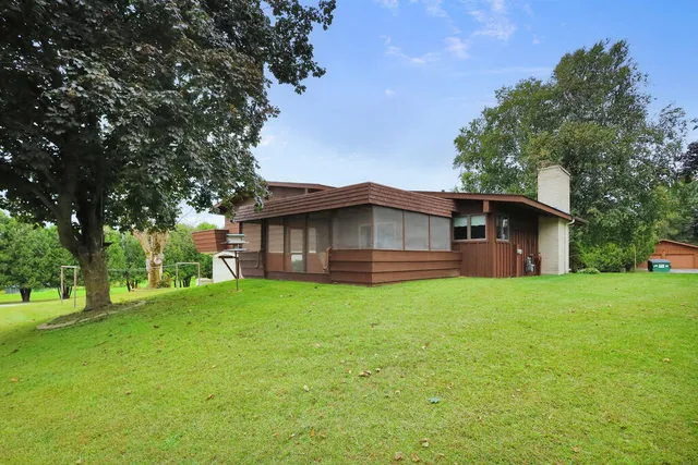 $390,000 | 2315 Berringer Road, Kossuth, WI 54220