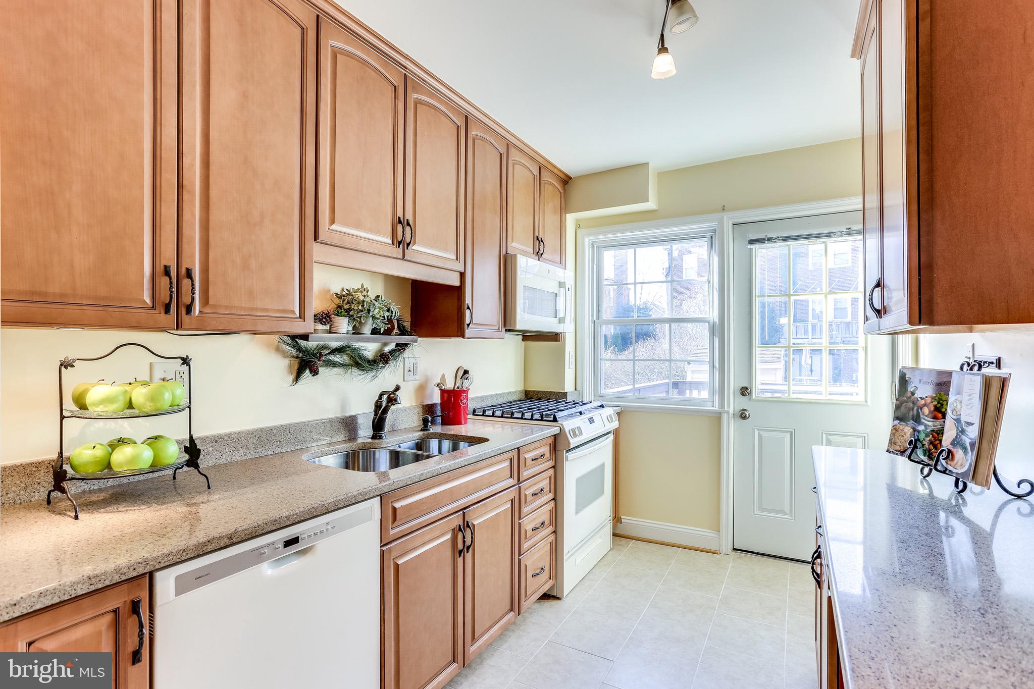 342 Lambeth Road Catonsville, MD 21228 - Photo 12 of 33 Gallery Image 12