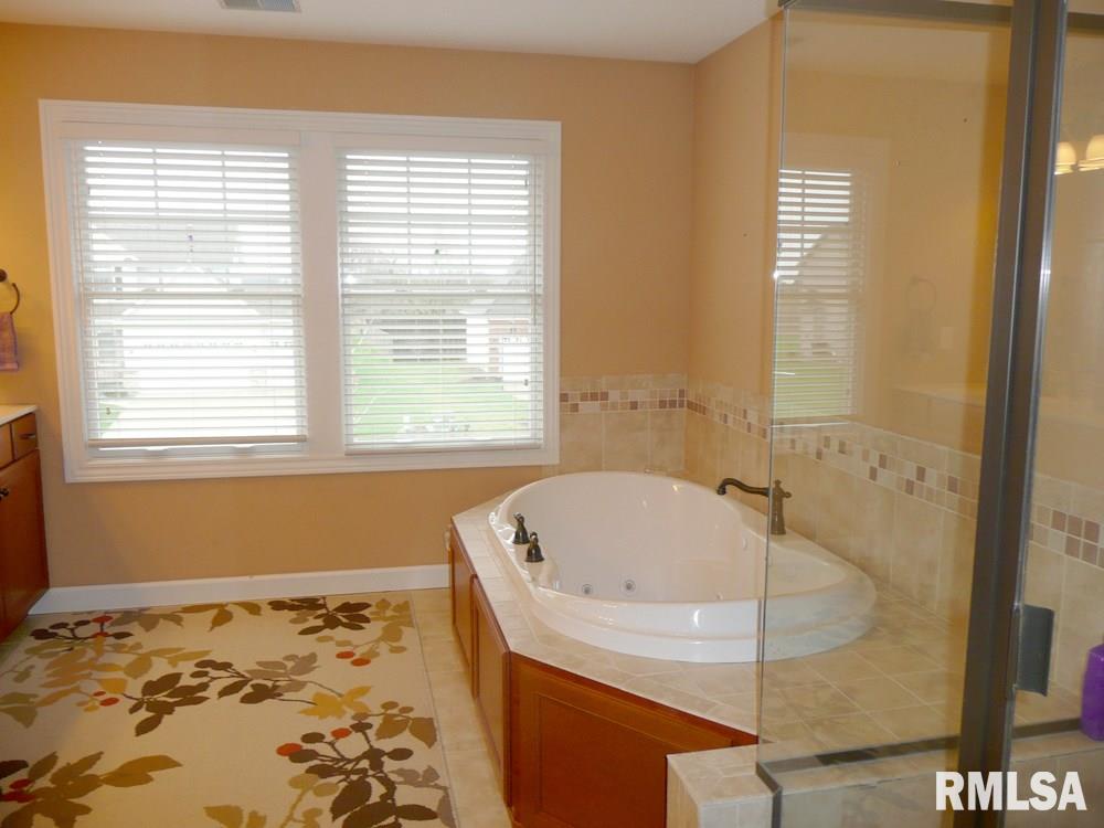 5364 Judge Road Bettendorf, IA 52722 - Photo 11 of 21 Gallery Image 11