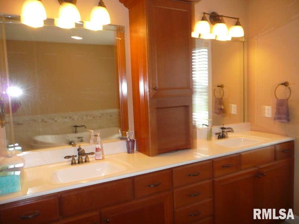 5364 Judge Road Bettendorf, IA 52722 - Photo 9 of 21 Gallery Image 9