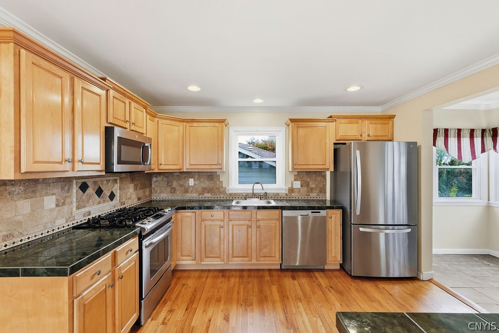 821 Velasko Road Syracuse, NY 13207 - Photo 9 of 32 Gallery Image 9