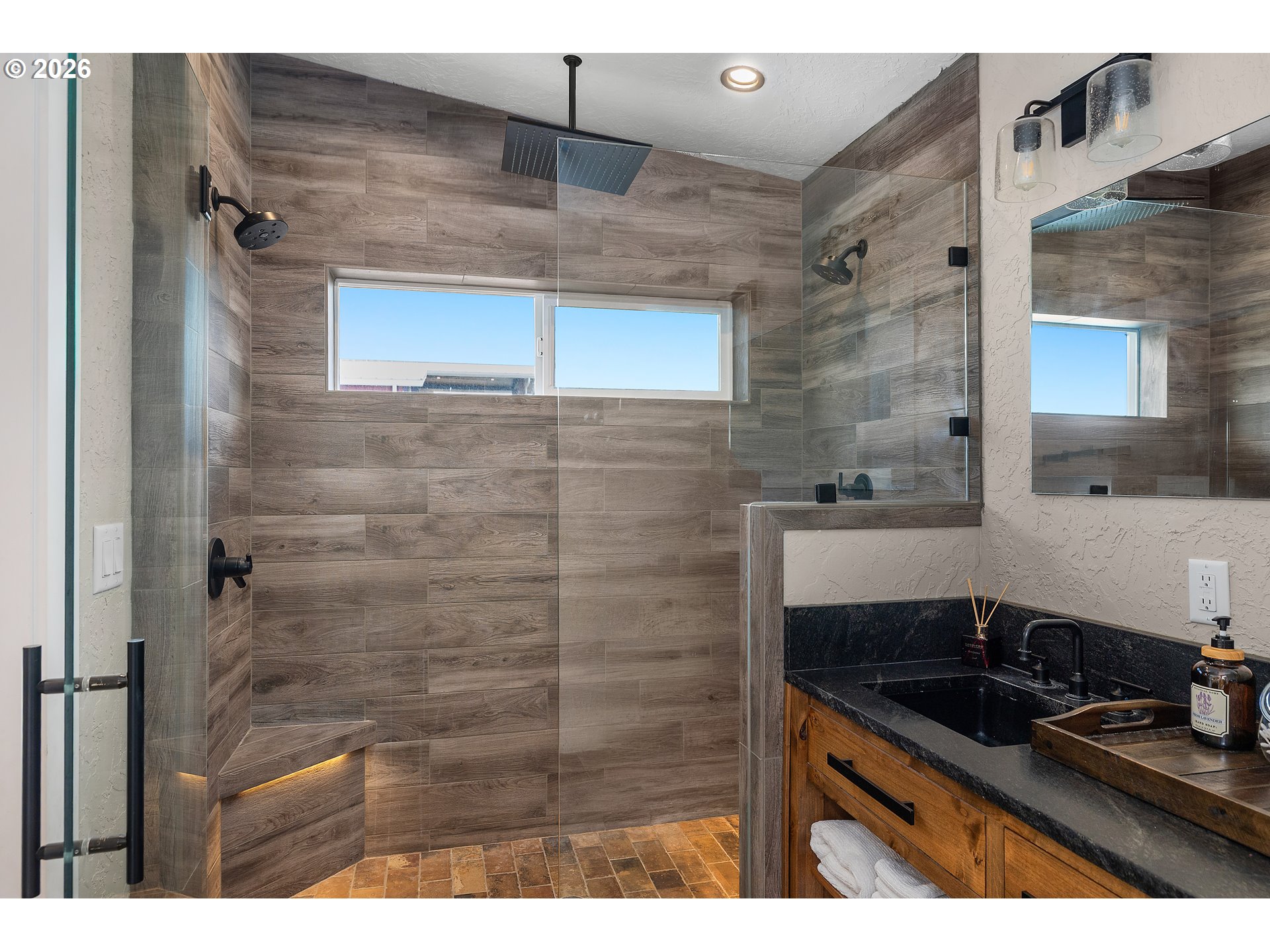 241 Minkler Road Winlock, WA 98596 - Photo 20 of 48 Owner's Suite Bathroom