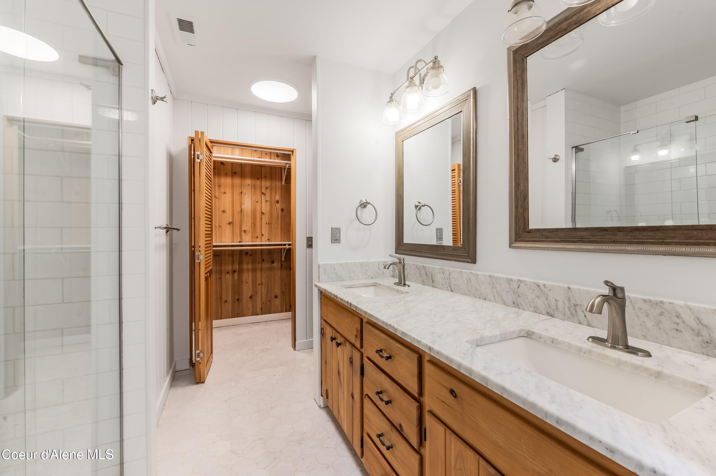 1143 East Rookery Road Hayden, ID 83835 - Photo 17 of 67 Primary Bathroom