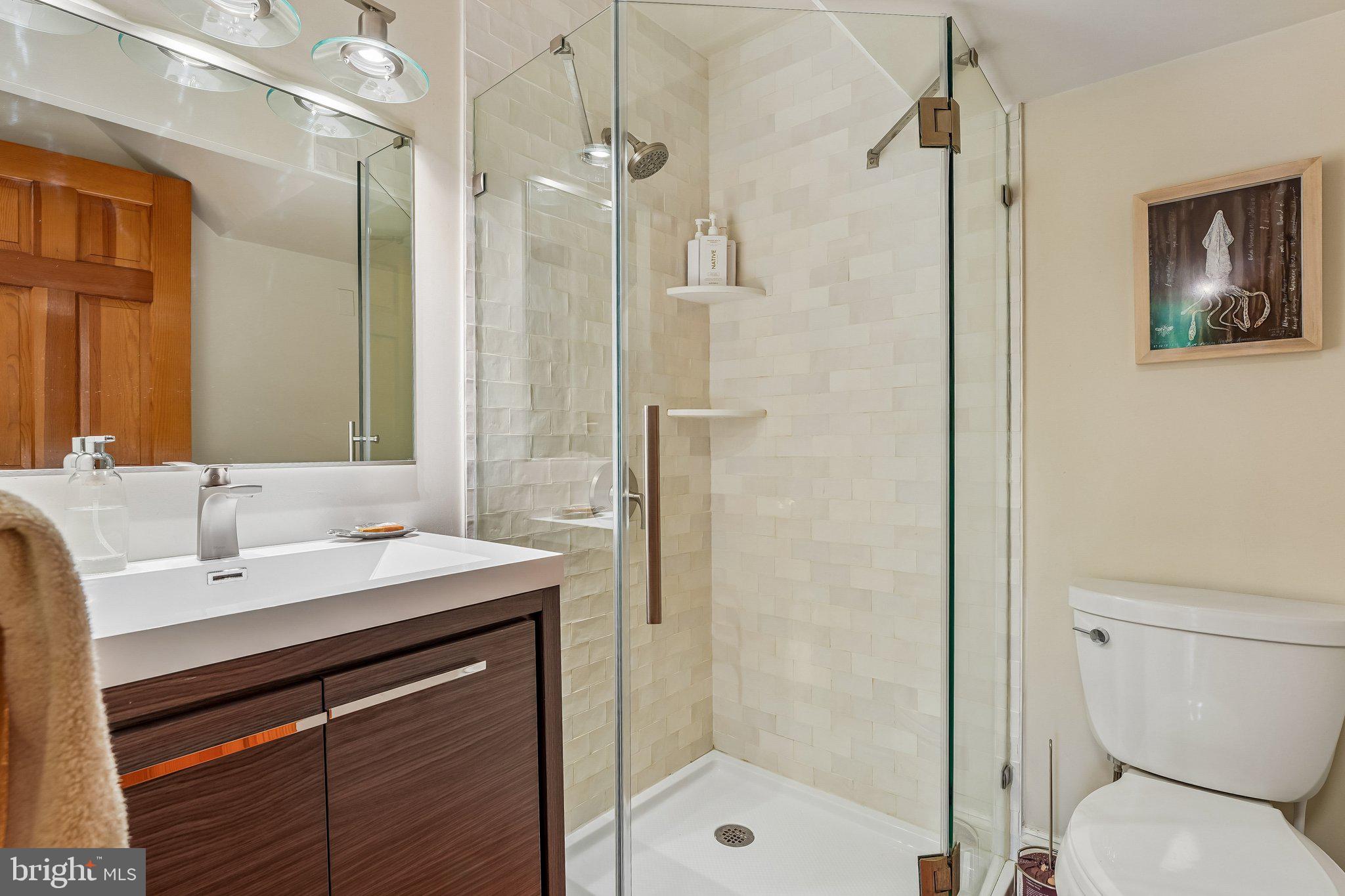 5716 Rusk Avenue Baltimore, MD 21215 - Photo 14 of 48 Main floor full bath