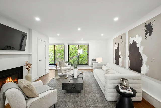 $3,300,000 | 130 Barrow Street, Unit PH20 | West Village