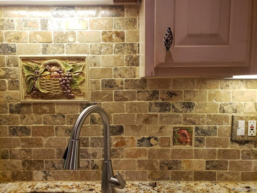 1903 Allenway Court, Unit 98 Rochester Hills, MI 48309 - Photo 19 of 27