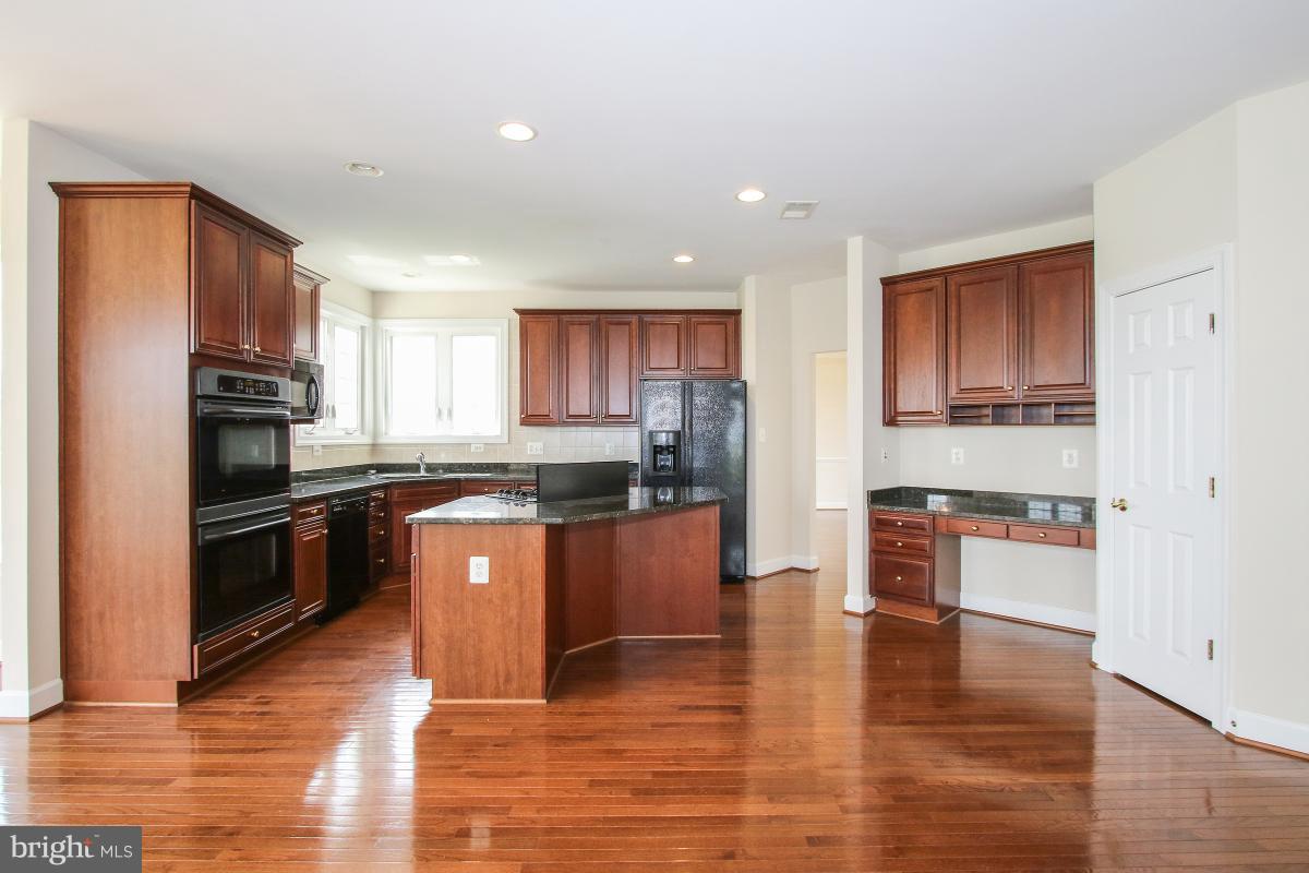 14113 Springview Court Leesburg, VA 20176 - Photo 10 of 26 Kitchen