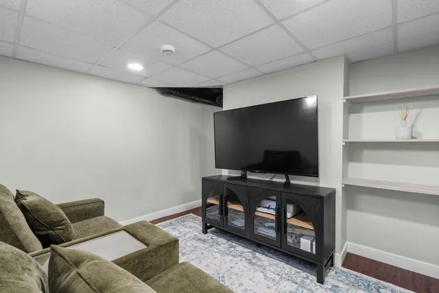 $400,000 | 1025 Queen Anne Street, Woodstock, IL 60098