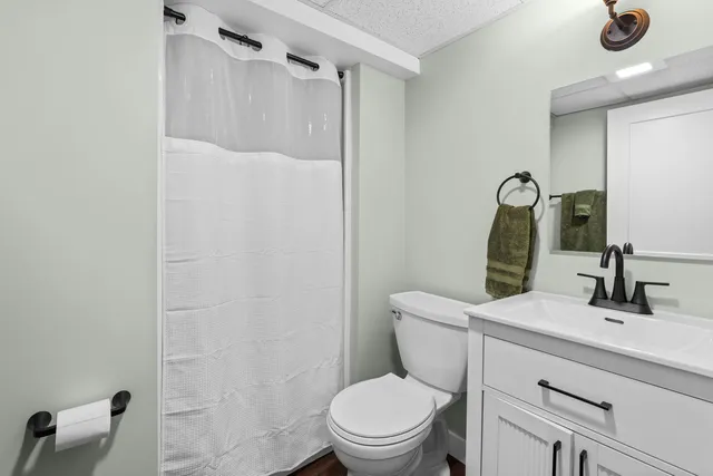 $400,000 | 1025 Queen Anne Street, Woodstock, IL 60098