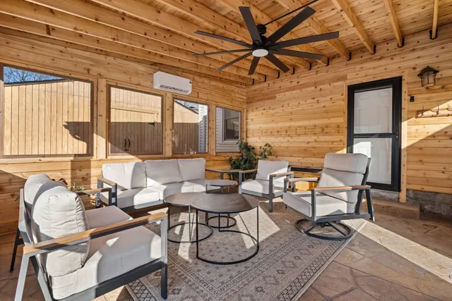 $400,000 | 1025 Queen Anne Street, Woodstock, IL 60098