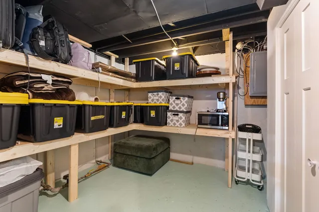 $400,000 | 1025 Queen Anne Street, Woodstock, IL 60098