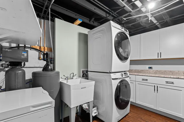 $400,000 | 1025 Queen Anne Street, Woodstock, IL 60098