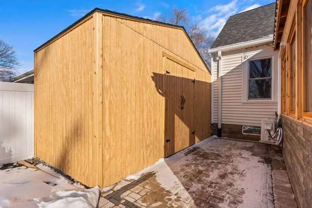 $400,000 | 1025 Queen Anne Street, Woodstock, IL 60098