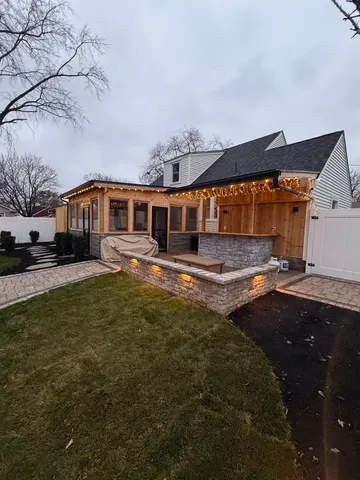 $400,000 | 1025 Queen Anne Street, Woodstock, IL 60098