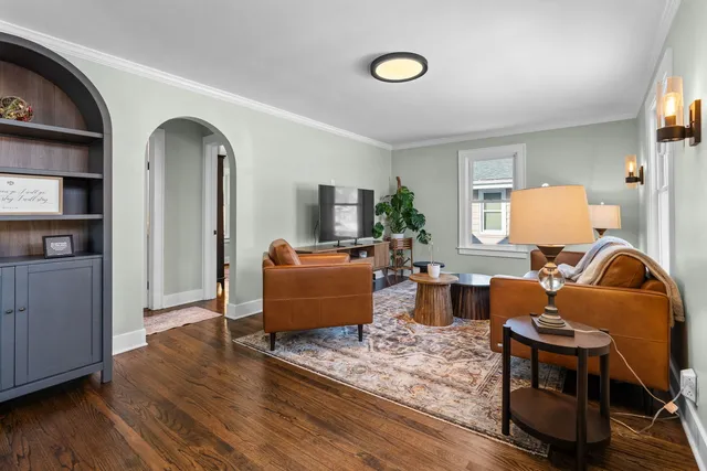 $400,000 | 1025 Queen Anne Street, Woodstock, IL 60098