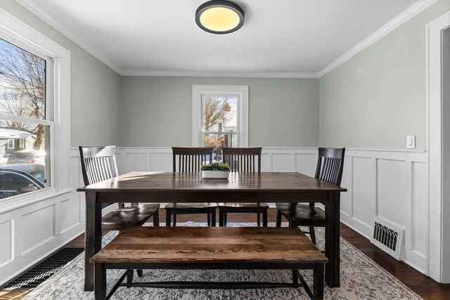 $400,000 | 1025 Queen Anne Street, Woodstock, IL 60098