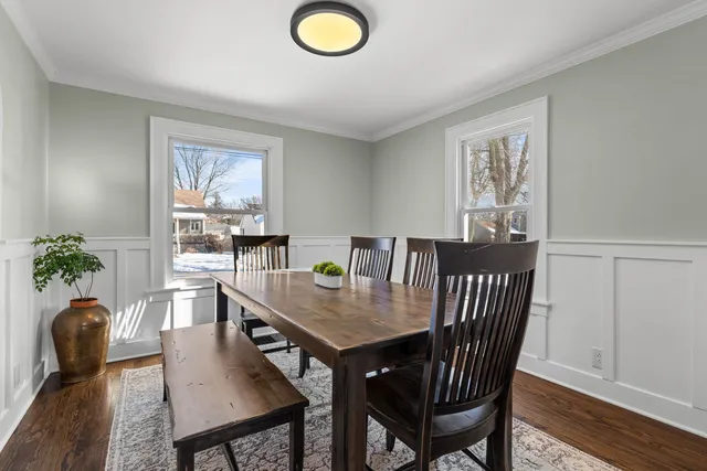 $400,000 | 1025 Queen Anne Street, Woodstock, IL 60098