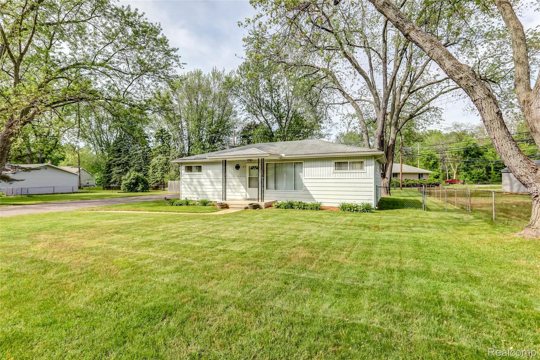 160 Polvadera Street Commerce Township, MI 48382 - Photo 2 of 26 160 Polvadera Street, Commerce Charter Township, MI-3-FULL.jpg