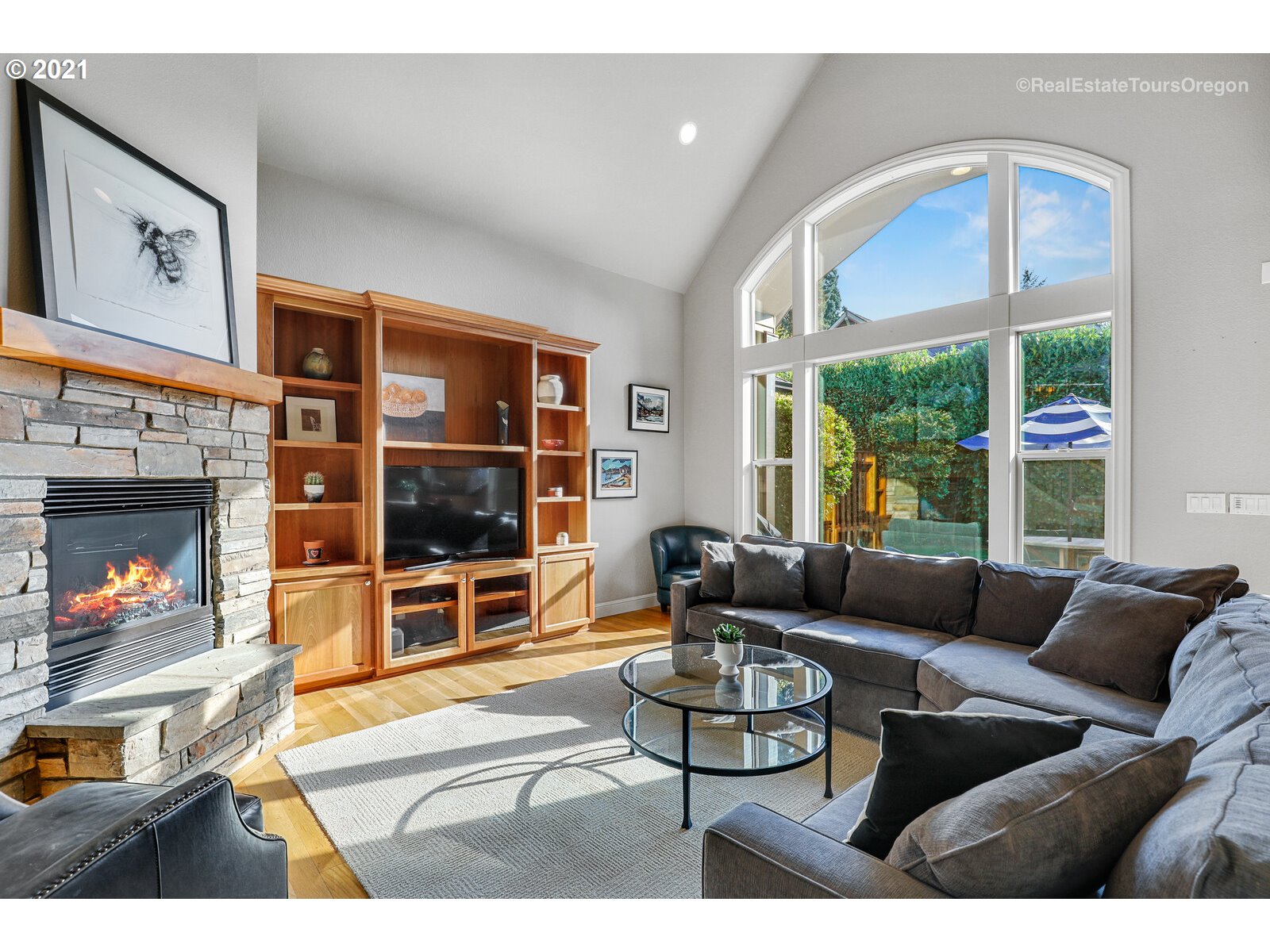 8110 Southwest 47th Avenue Portland, OR 97219 - Photo 3 of 32 Gallery Image 3