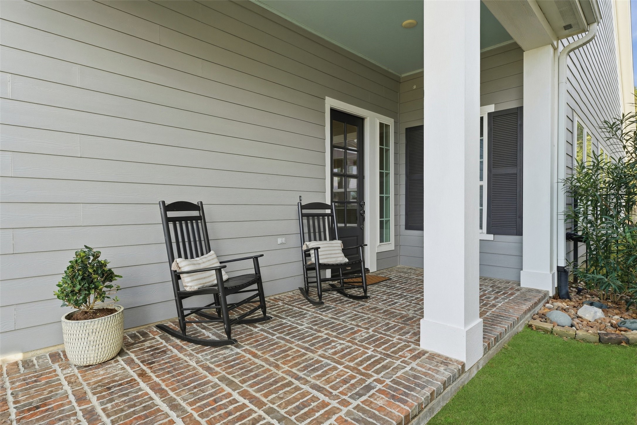 2172 Rope Maker Road Conroe, TX 77384 - Photo 4 of 50 a view of a porch with furniture and garden