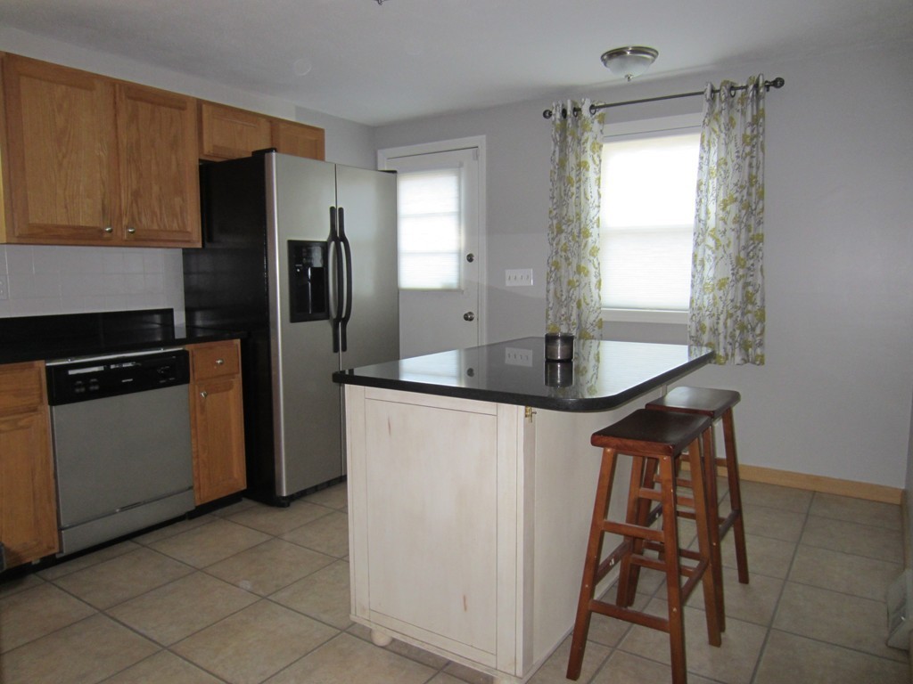 120 Entrybrook Drive Springfield, MA 01108 - Photo 4 of 27