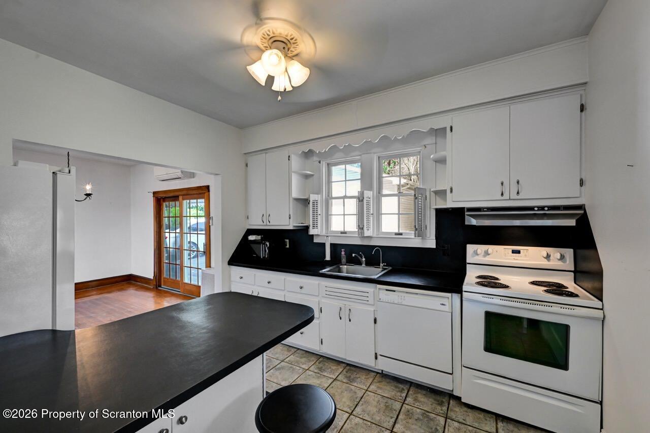 413 Rear Main Street Dickson City, PA 18519 - Photo 15 of 41 Kitchen