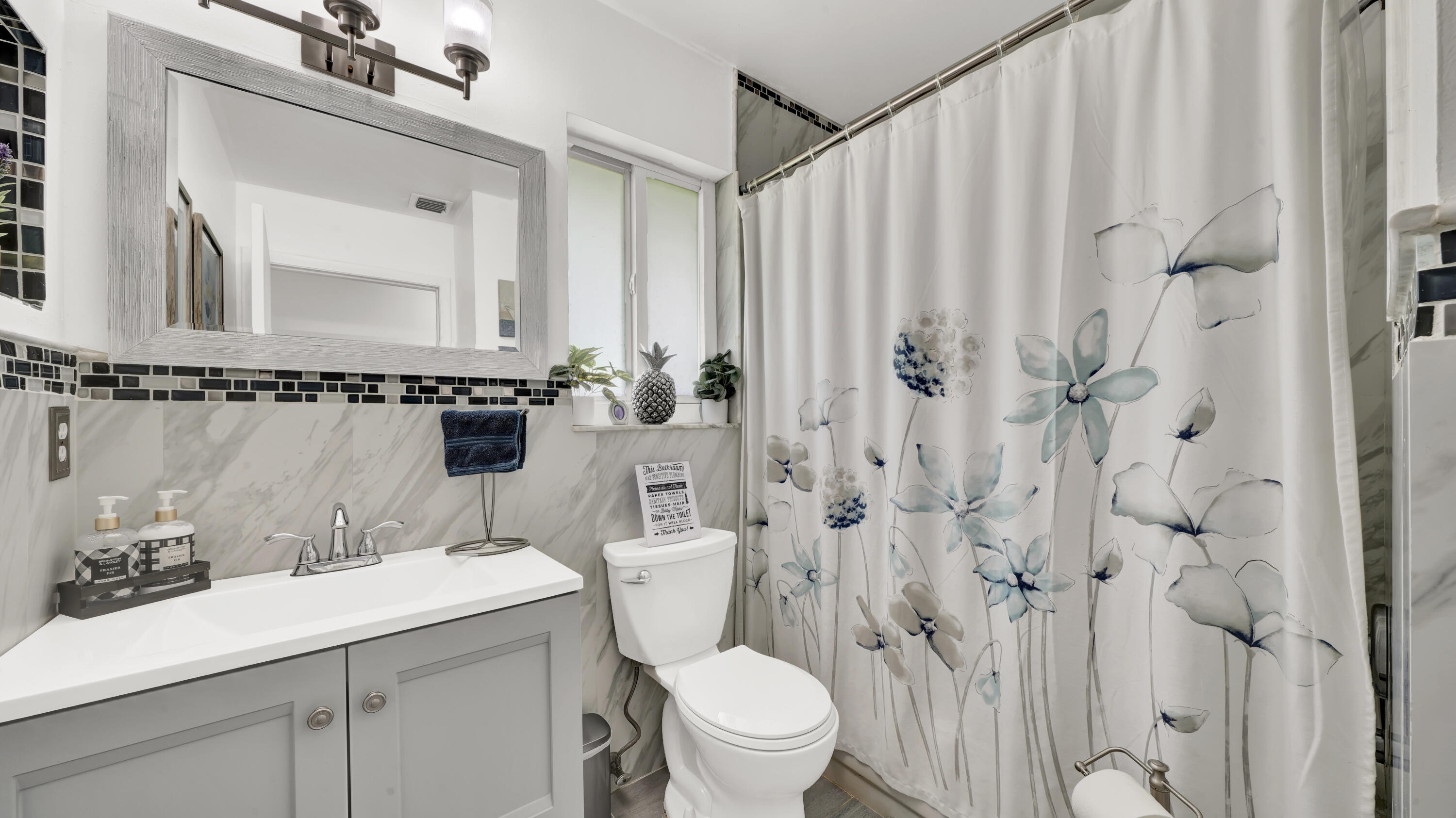 17995 31st Road North Loxahatchee, FL 33470 - Photo 18 of 47 Guest Bathroom (1)