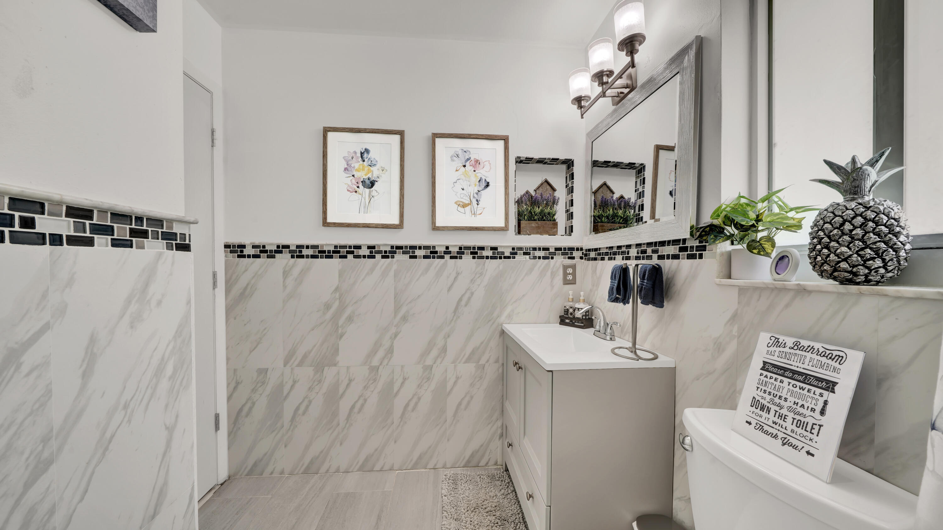 17995 31st Road North Loxahatchee, FL 33470 - Photo 19 of 47 Guest Bathroom (2)