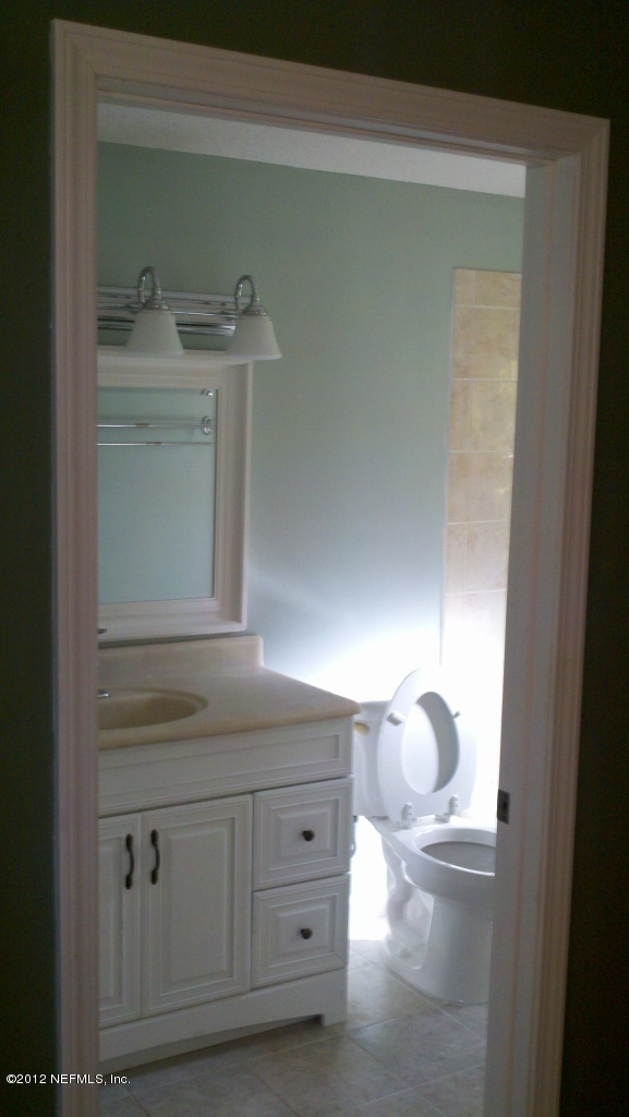 85064 Harts Road Yulee, FL 32097 - Photo 4 of 6 Bathroom 2