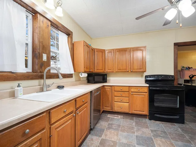 $175,000 | 244 Grayston Avenue, Huntington, IN 46750