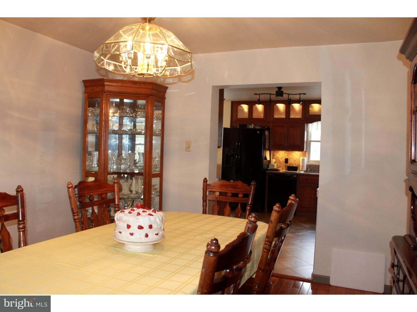 200 Paddock Way Delran, NJ 08075 - Photo 11 of 25 Dining Room