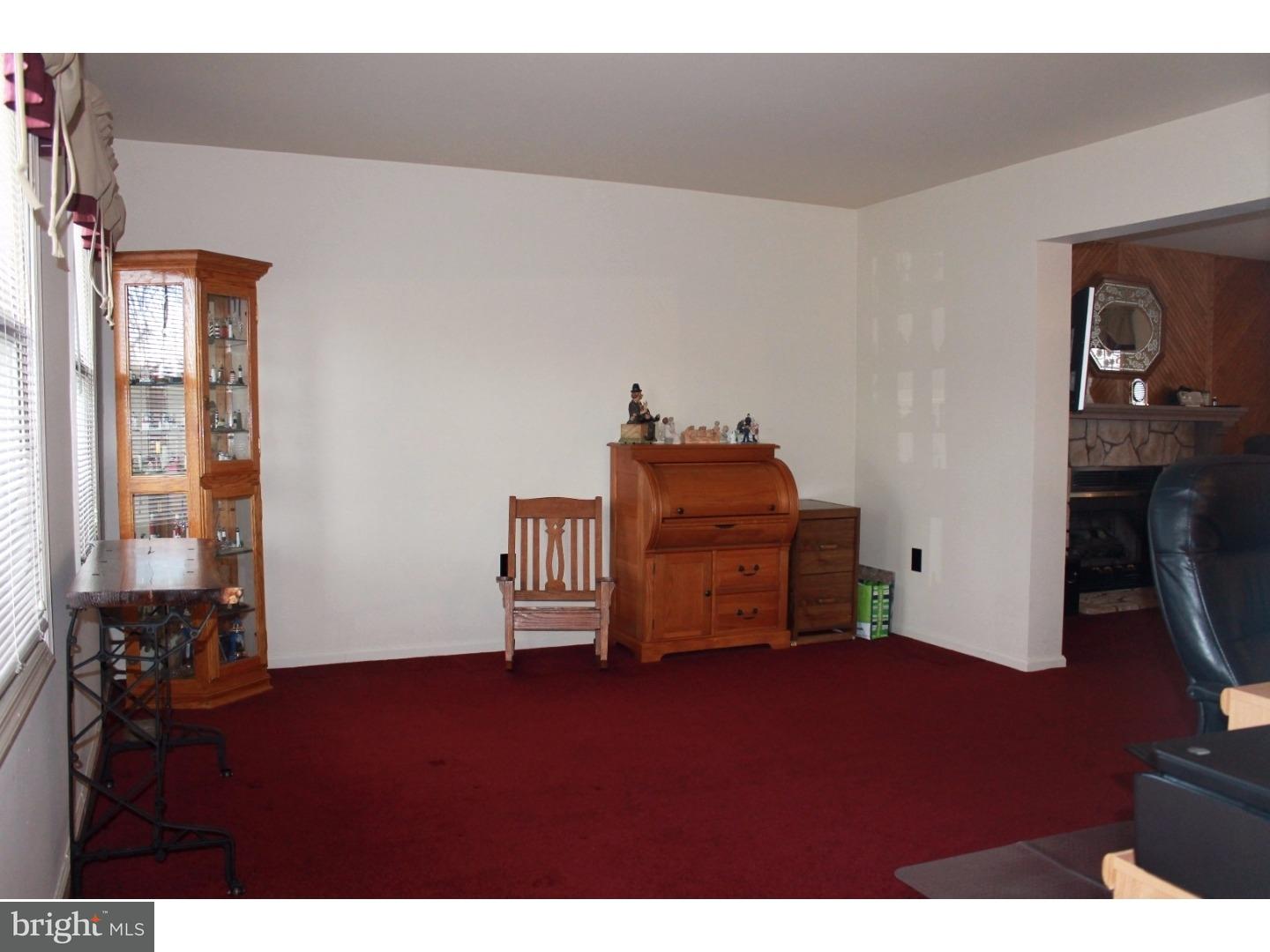 200 Paddock Way Delran, NJ 08075 - Photo 13 of 25 Living Room