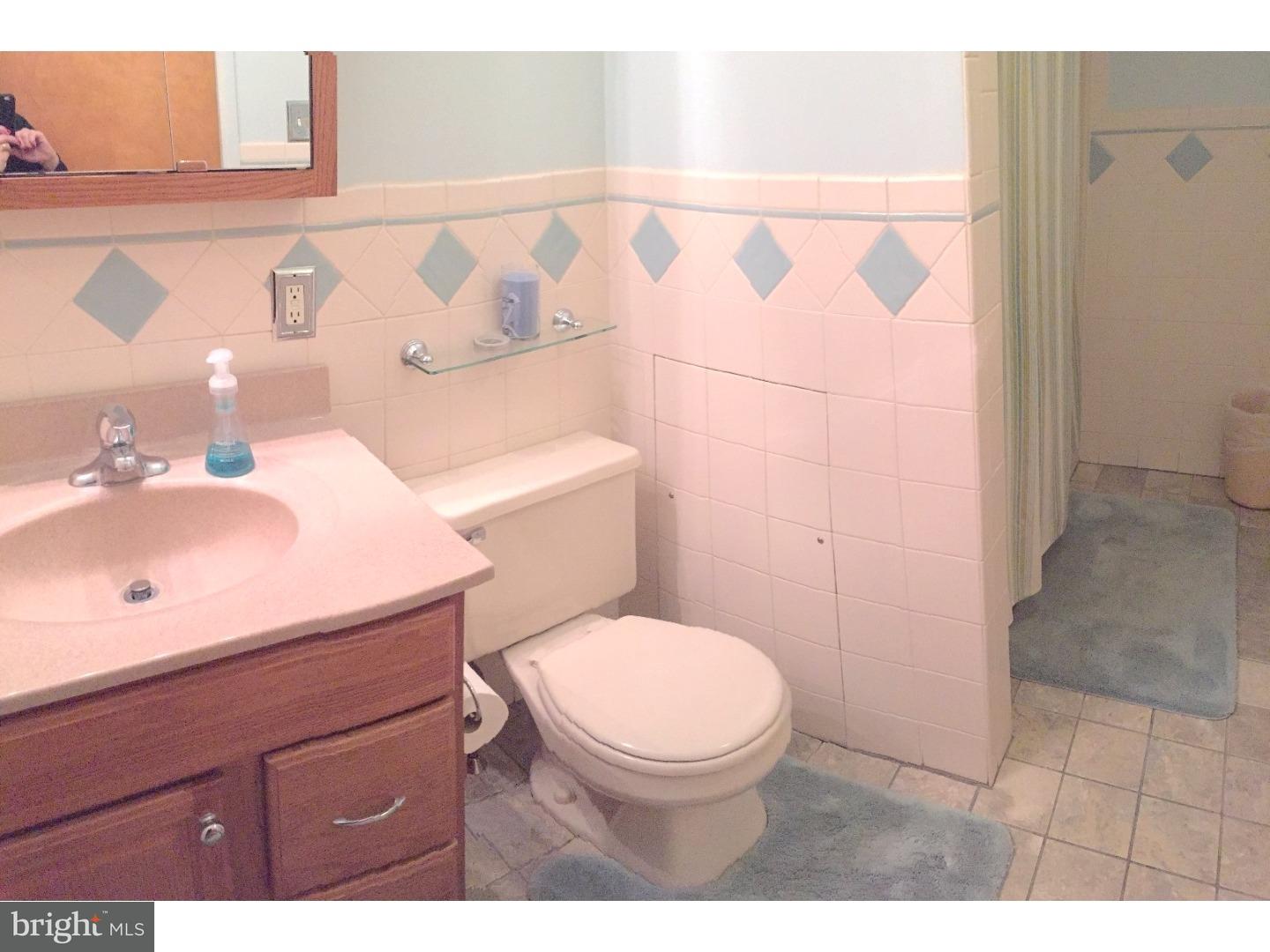 200 Paddock Way Delran, NJ 08075 - Photo 20 of 25 Bathroom