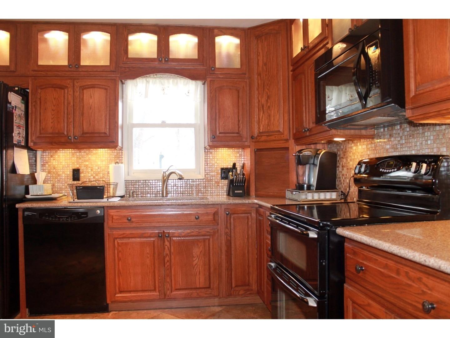 200 Paddock Way Delran, NJ 08075 - Photo 3 of 25 Kitchen