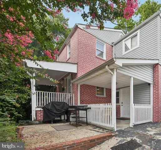 $2,850 | 3705 South Four Mile Run Drive, Arlington, VA 22206