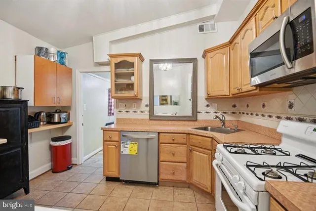 $2,850 | 3705 South Four Mile Run Drive, Arlington, VA 22206