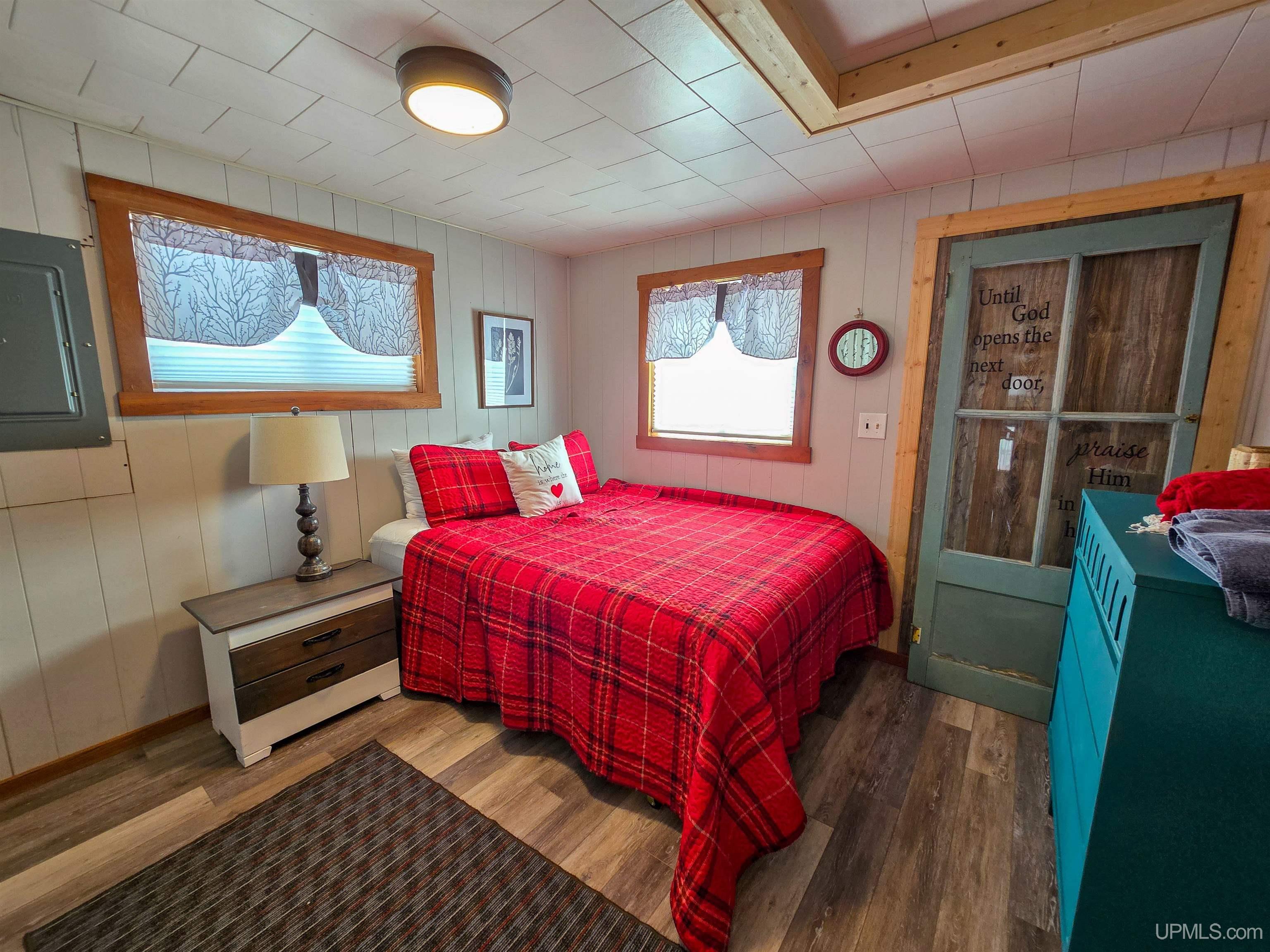 3865 Peninsula Point Road Munising, MI 49862 - Photo 26 of 88