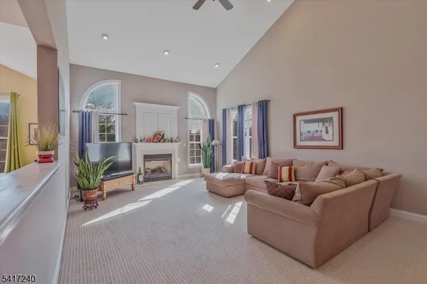 $985,000 | 4 Elm Drive, Clinton, NJ 08809