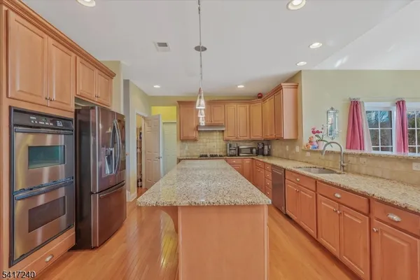 $985,000 | 4 Elm Drive, Clinton, NJ 08809