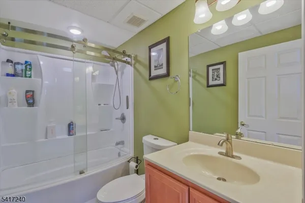 $985,000 | 4 Elm Drive, Clinton, NJ 08809