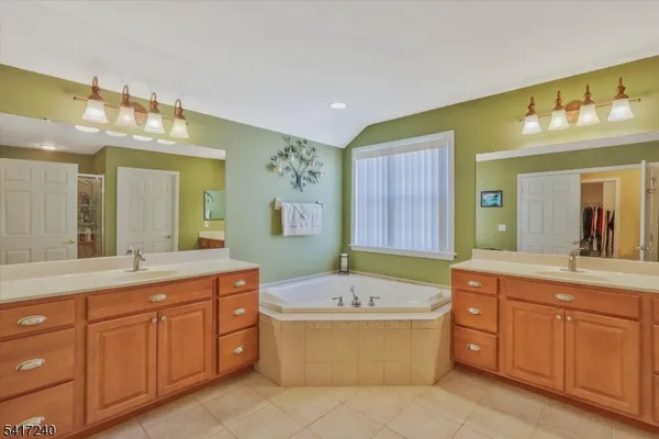 $985,000 | 4 Elm Drive, Clinton, NJ 08809