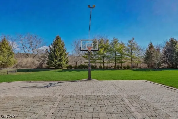 $985,000 | 4 Elm Drive, Clinton, NJ 08809