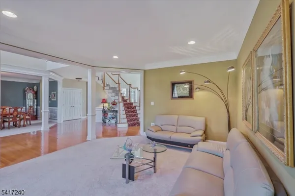 $985,000 | 4 Elm Drive, Clinton, NJ 08809