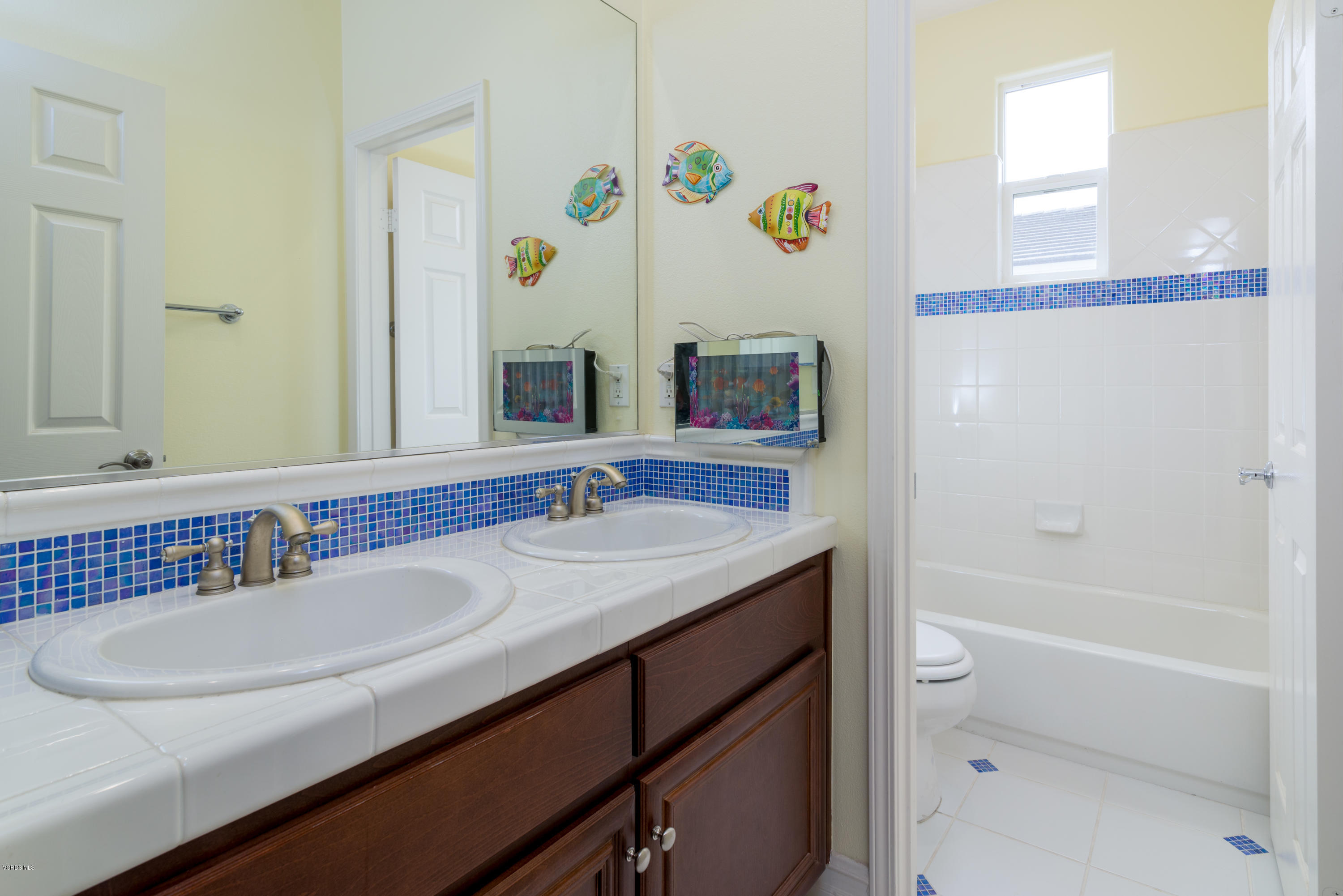 310 Spring Park Road Camarillo, CA 93012 - Photo 33 of 48 a bathroom with a sink a toilet and a mirror