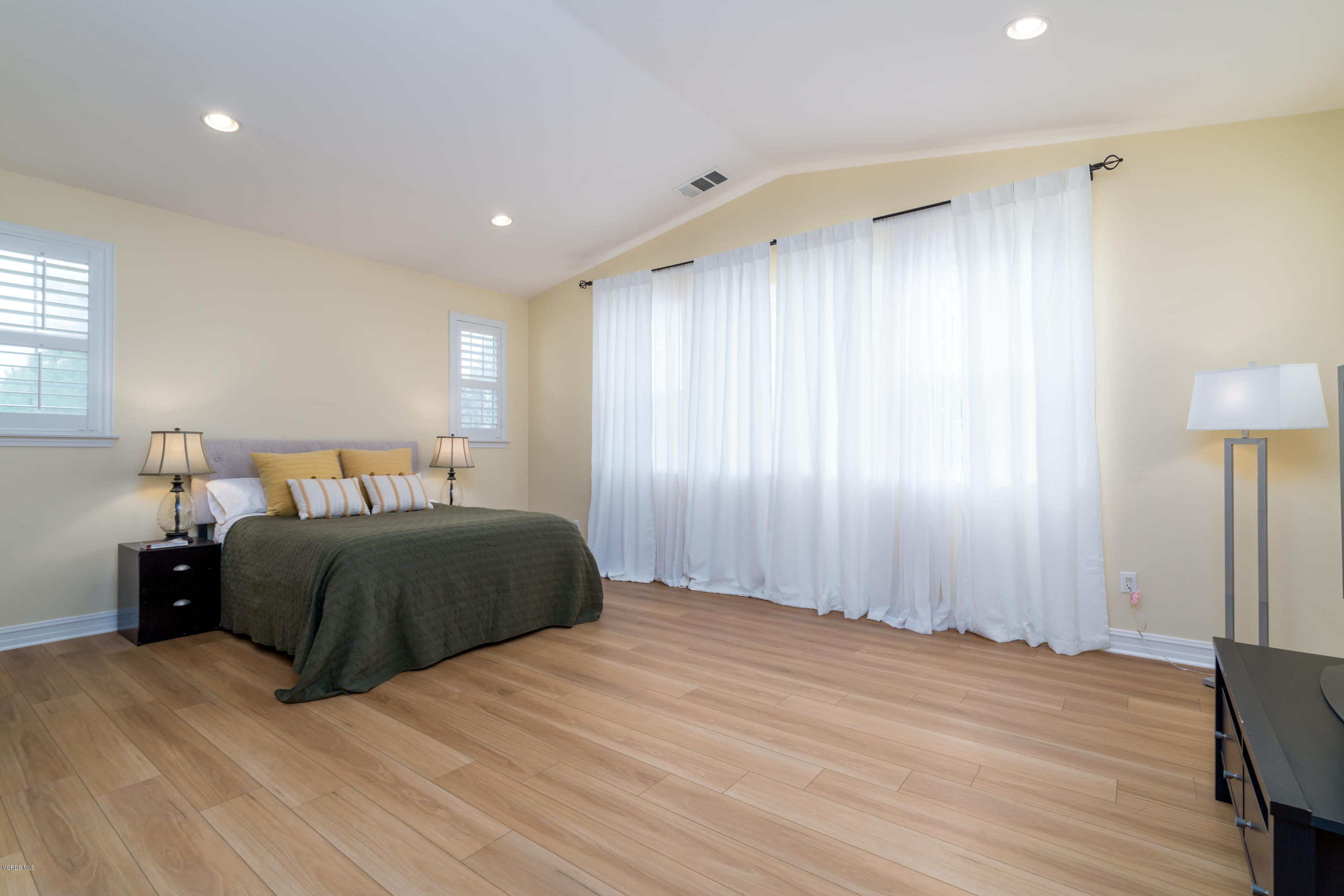 310 Spring Park Road Camarillo, CA 93012 - Photo 36 of 48 a bedroom with a bed and wooden floor